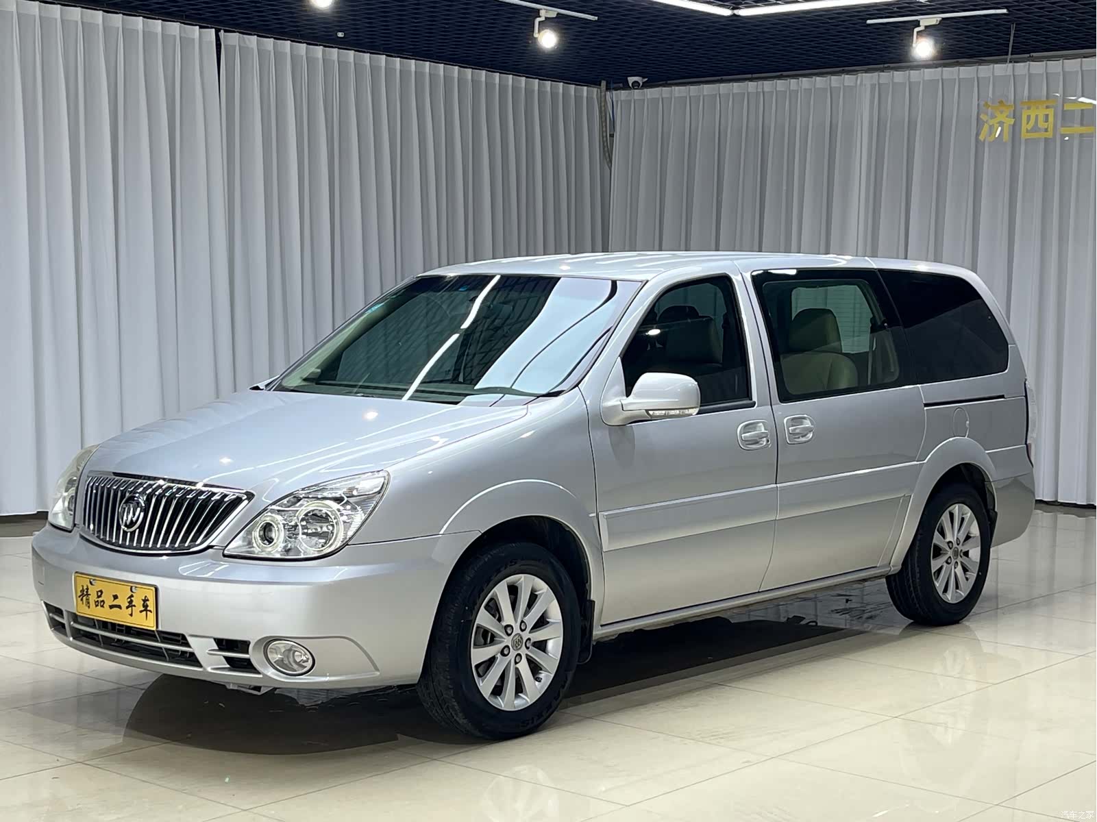 Buick GL8, 2012 1