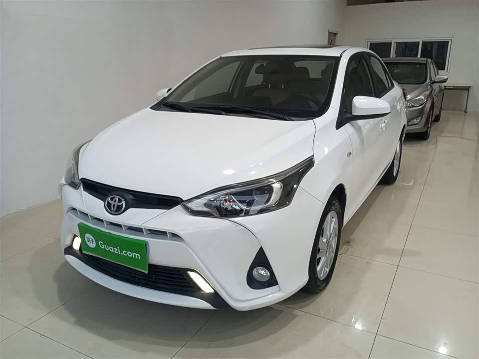 Toyota YARiS L to enjoy
