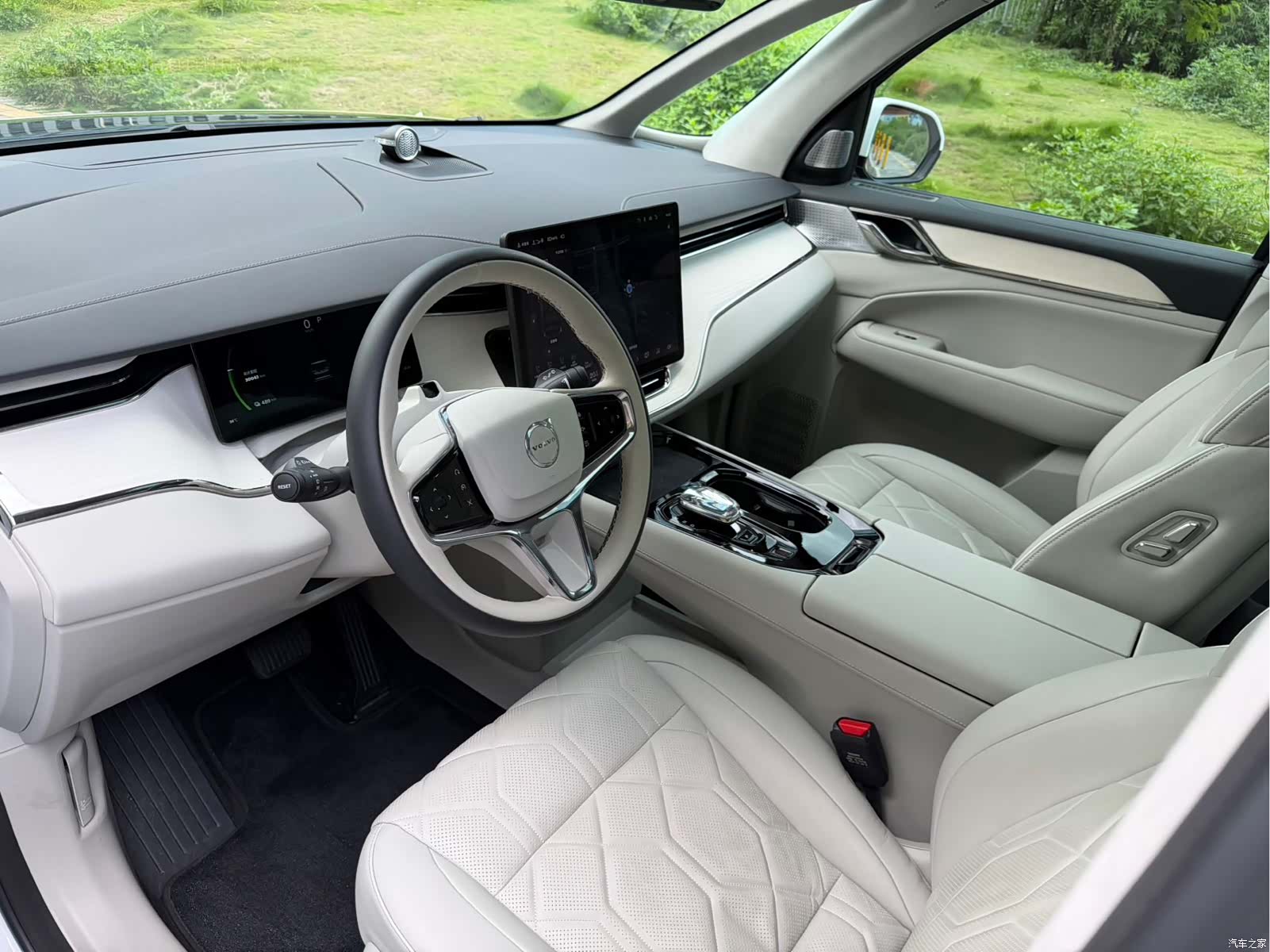 Volvo EM90, 2024 11