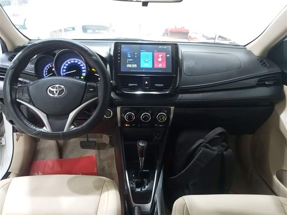 Toyota YARiS L to enjoy