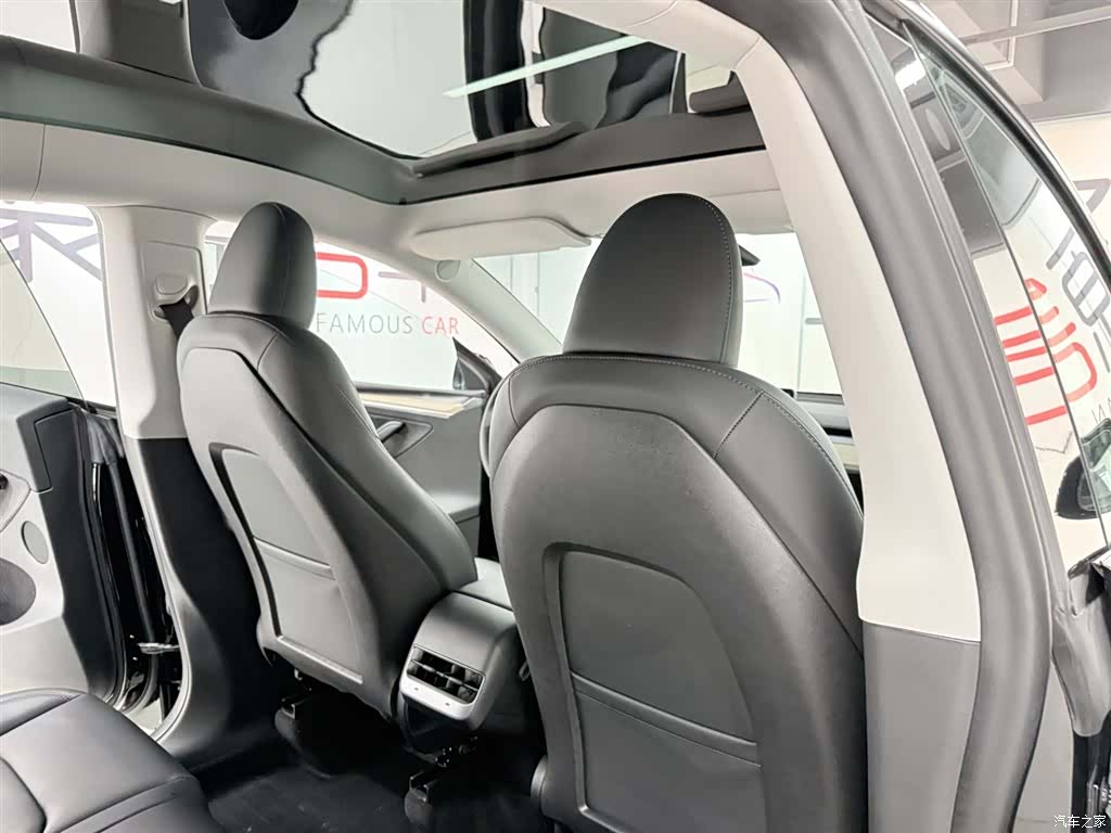 Tesla Model Y, 2023 15