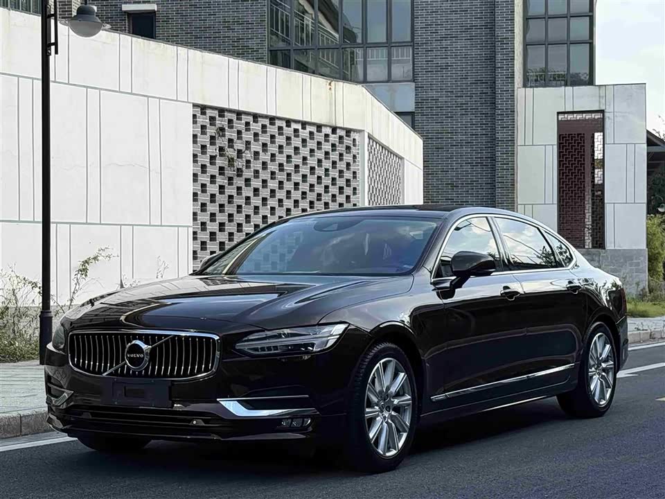 Volvo S90
