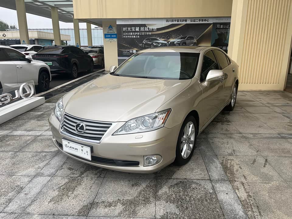 Lexus ES