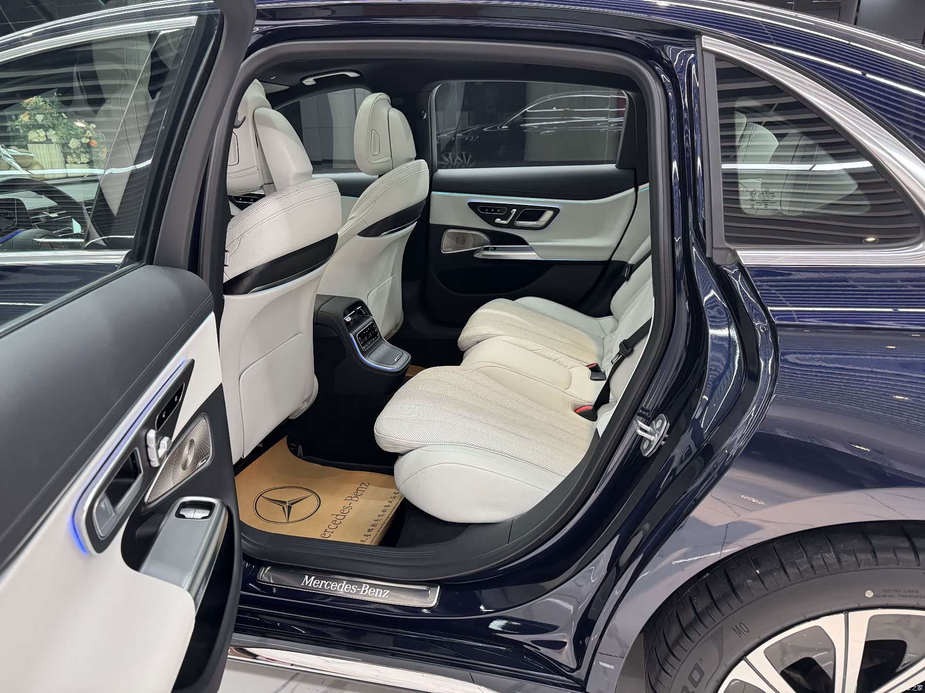 Mercedes-Benz E-Class, 2023 14