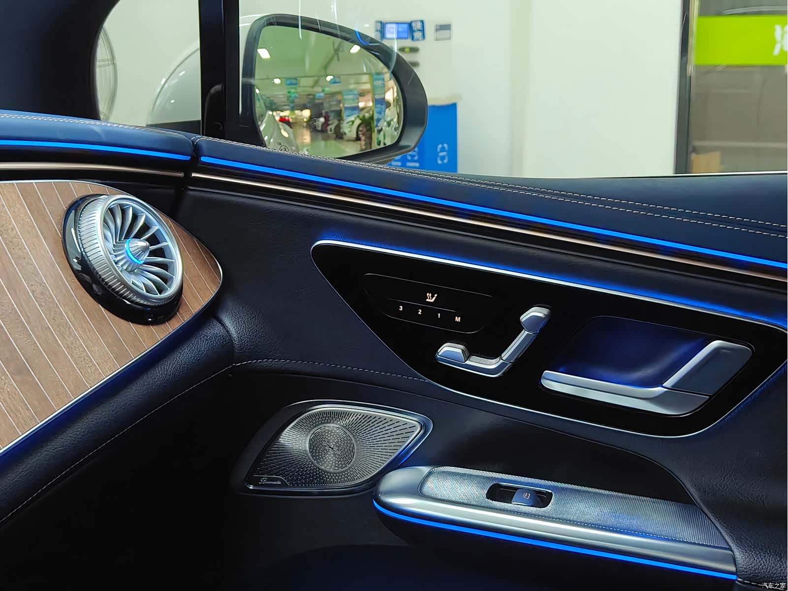 Mercedes-Benz EQE, 2023 11