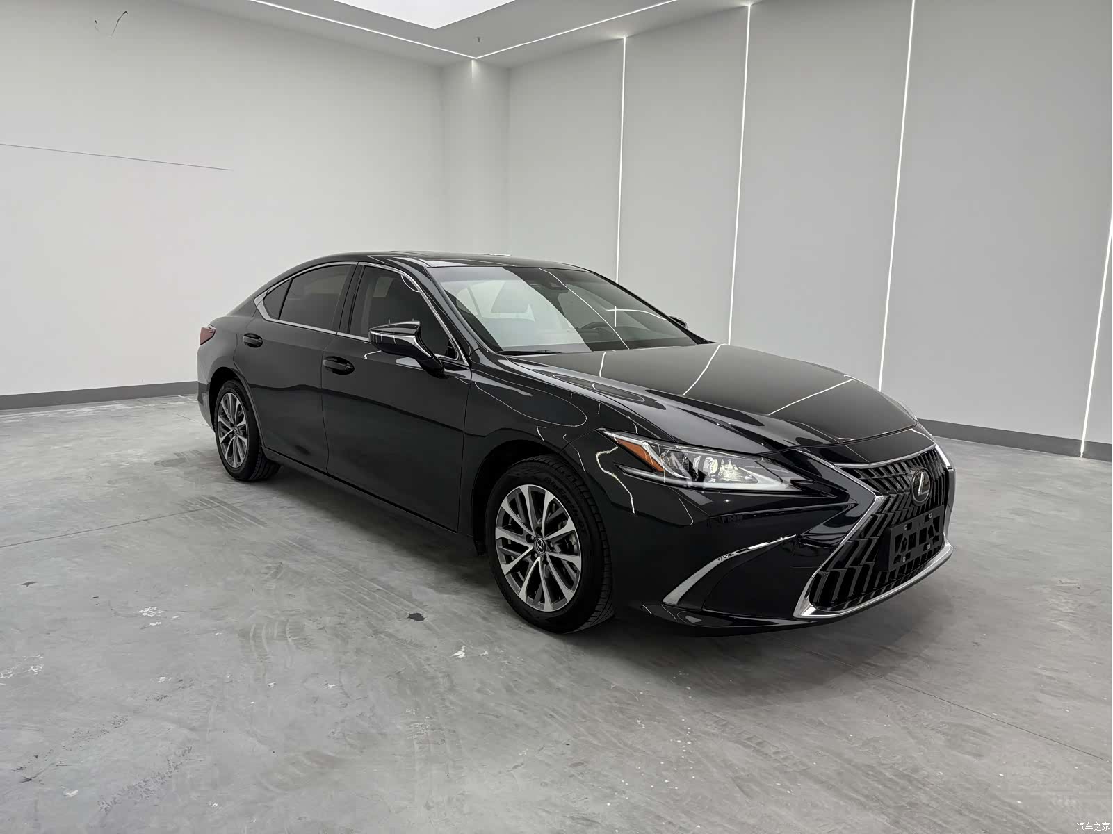 Lexus ES, 2023 3
