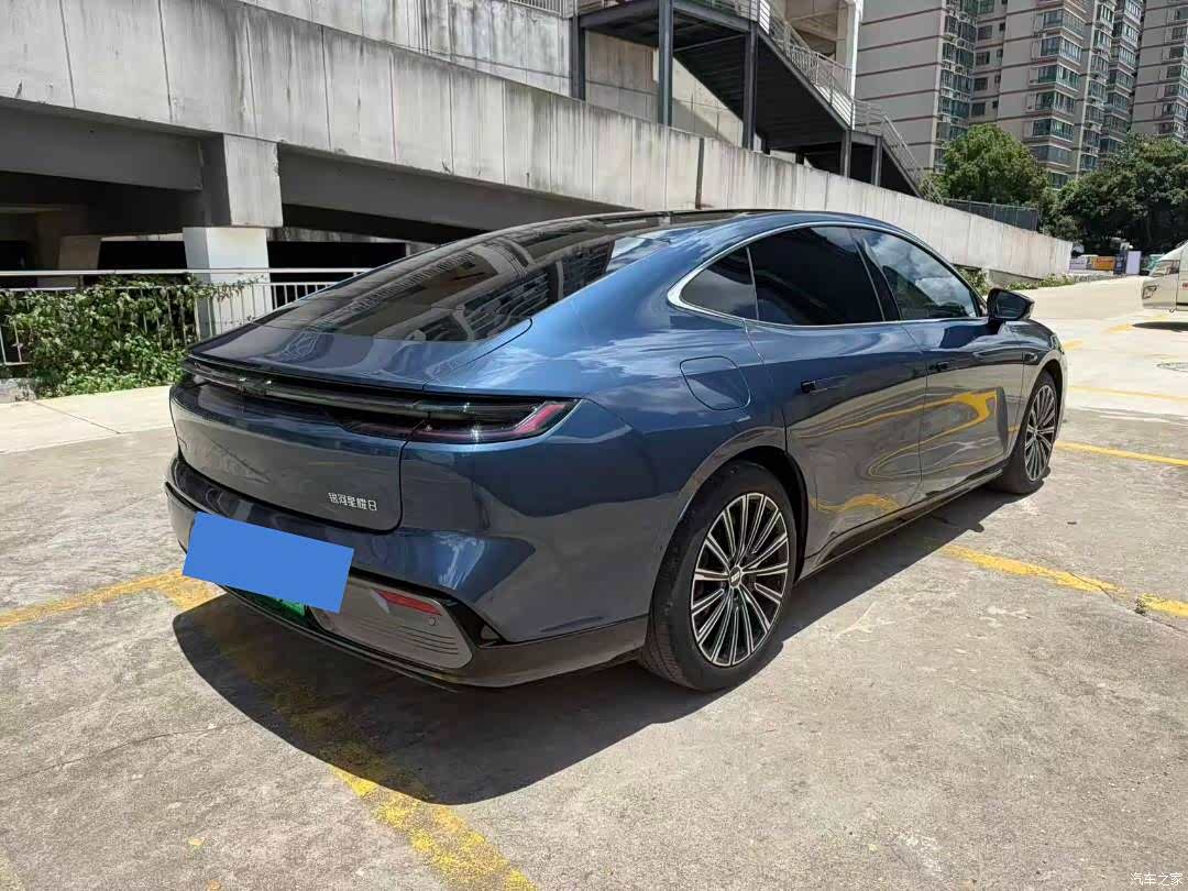 Geely 8, 2025 4