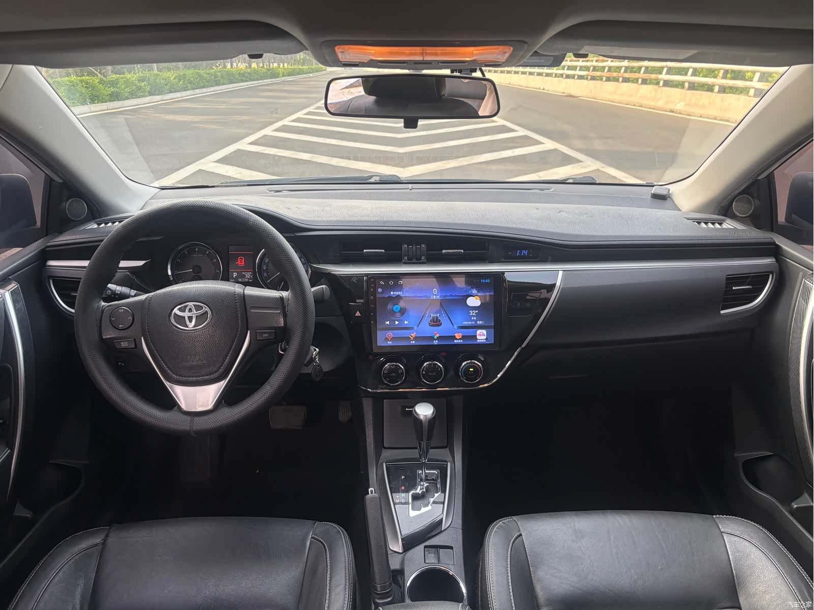 Toyota Corolla, 2015 все фото