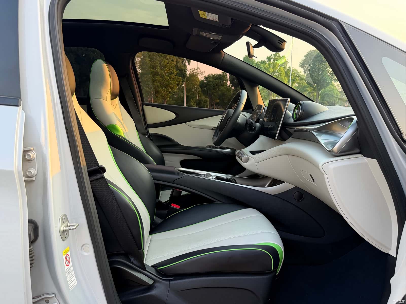 BYD Dolphin, 2022 11