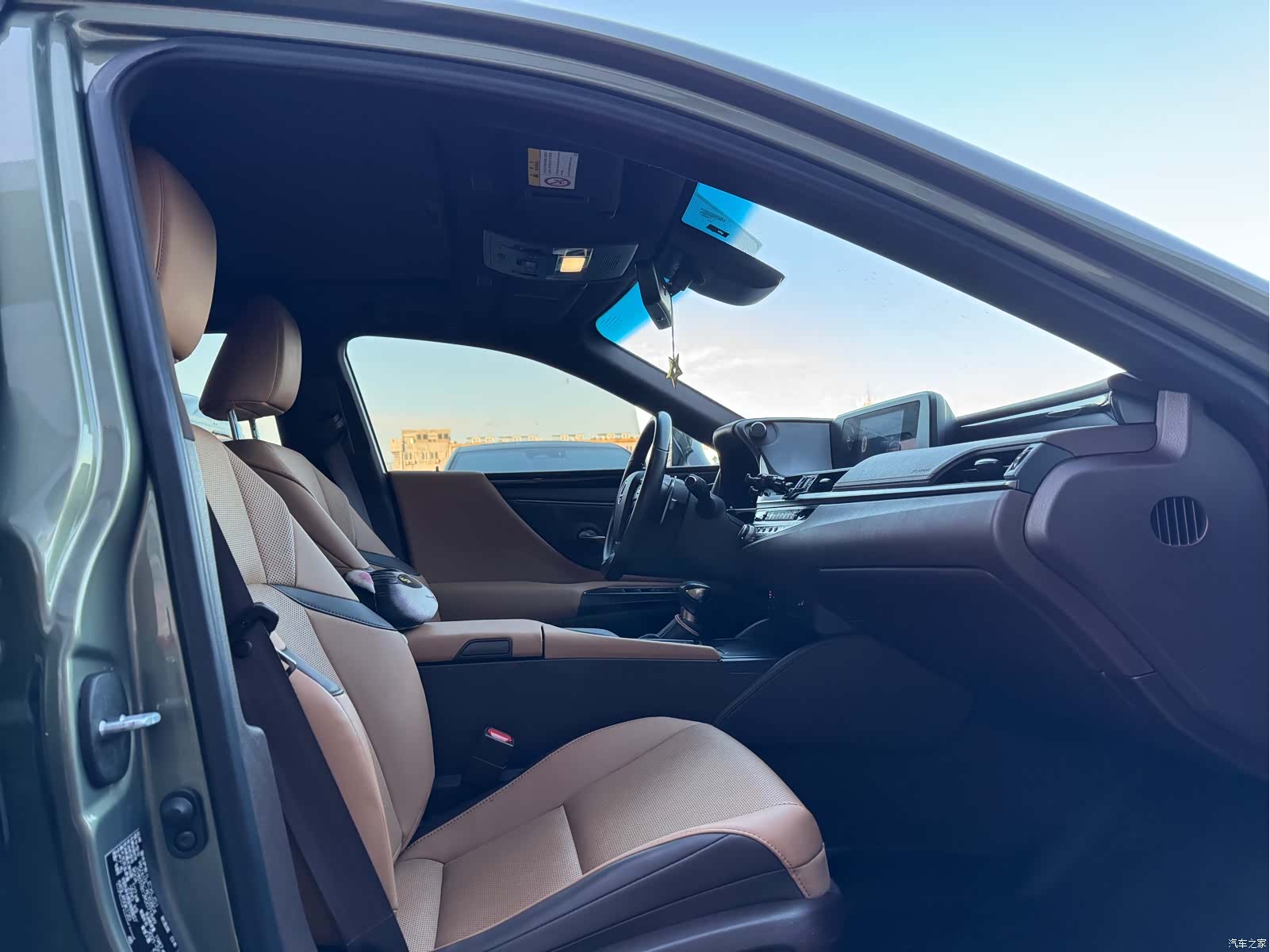 Lexus ES, 2021 12
