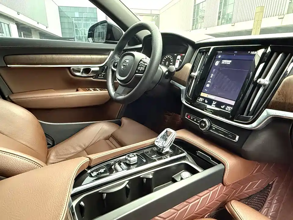 Volvo S90