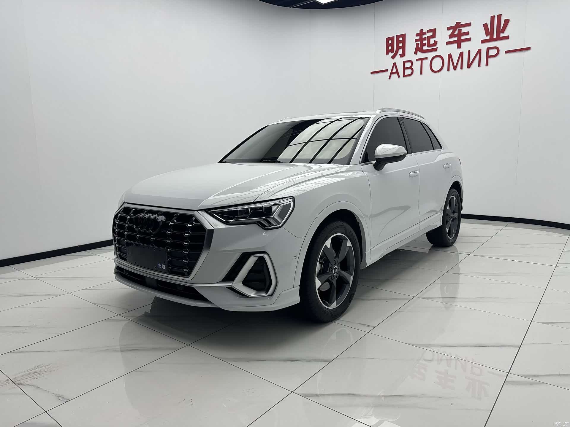 Audi Q3, 2023 4