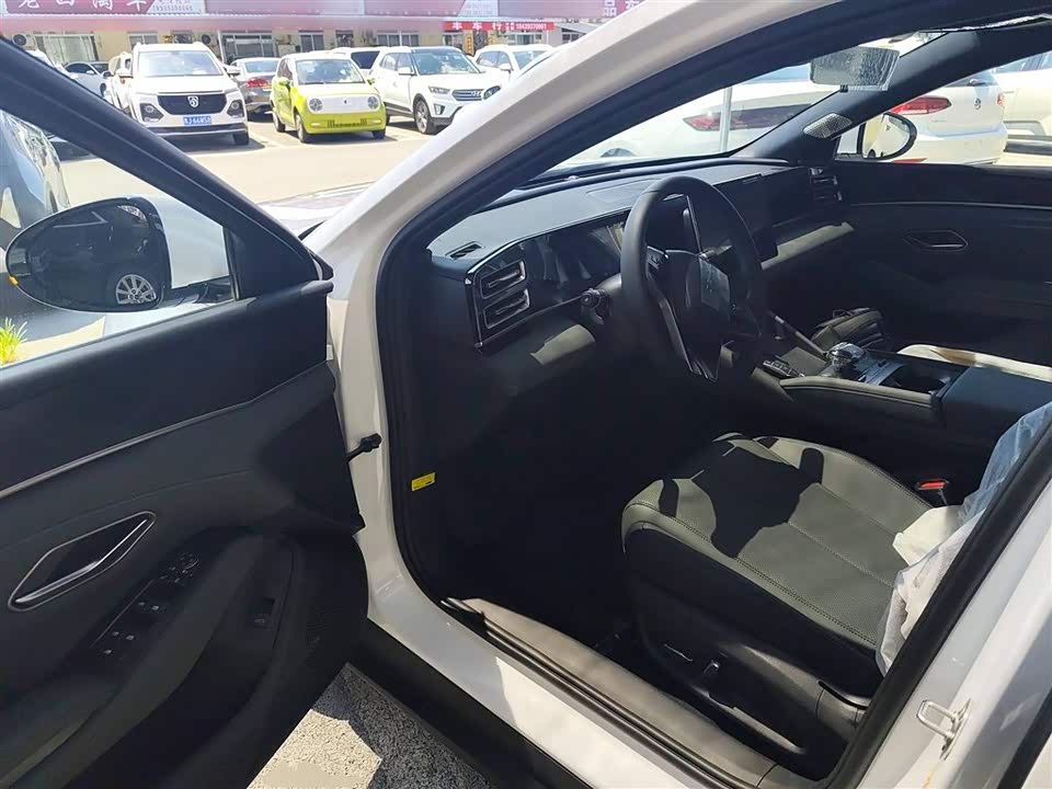 BYD Qin L BYD Qin L