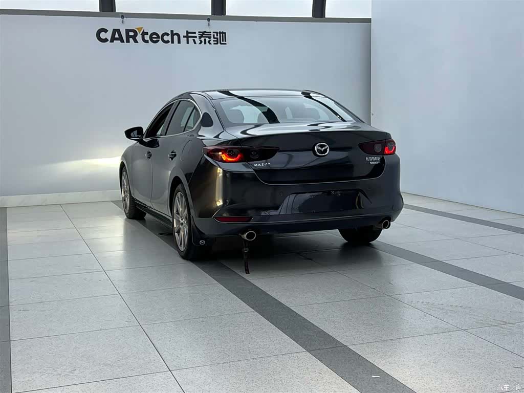 Mazda Mazda3, 2022 13