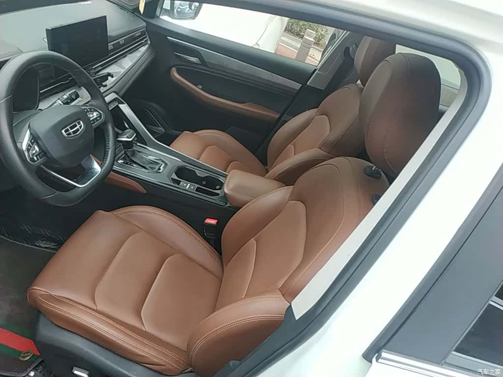 Geely X6, 2022 15