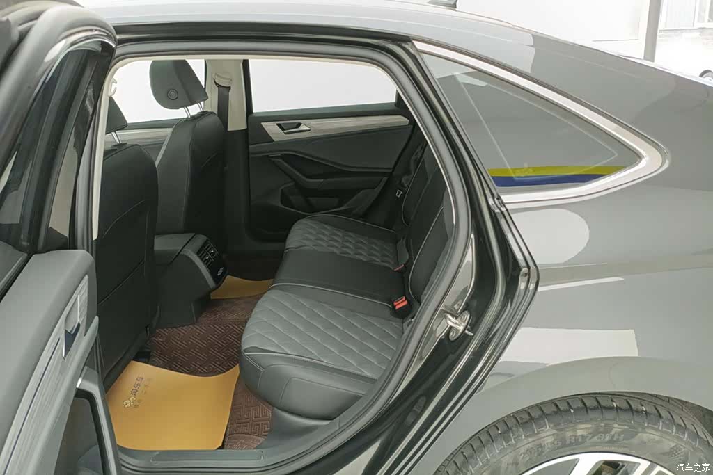 Volkswagen Sagitar, 2023 11