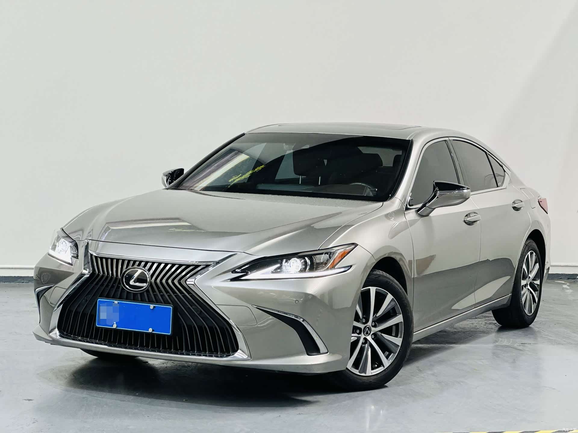 Lexus ES, 2021 1