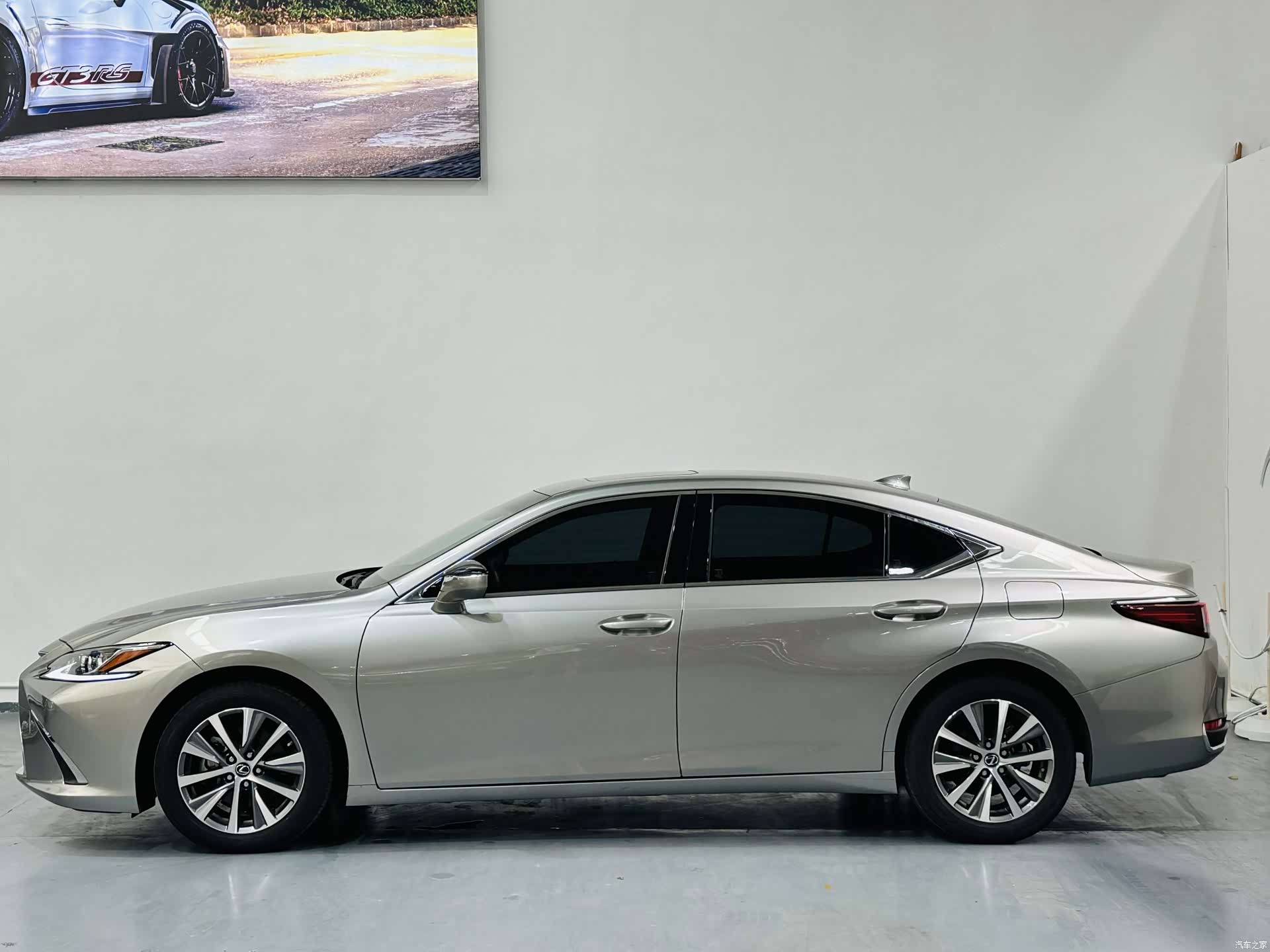 Lexus ES, 2021 3
