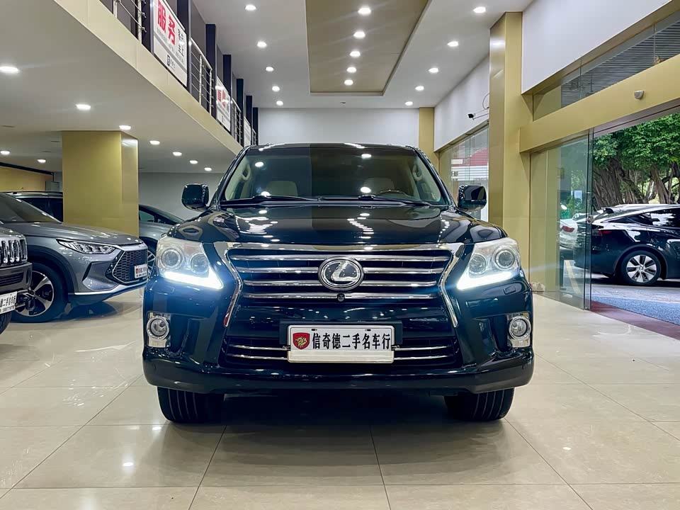 Lexus LX