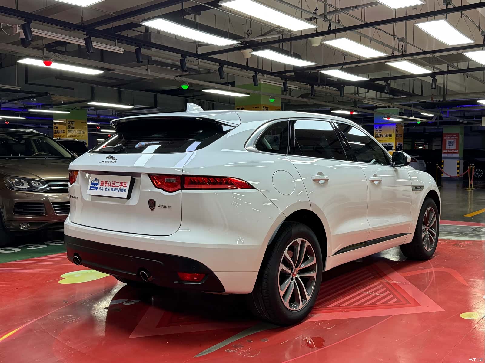 Jaguar F-PACE, 2016 все фото