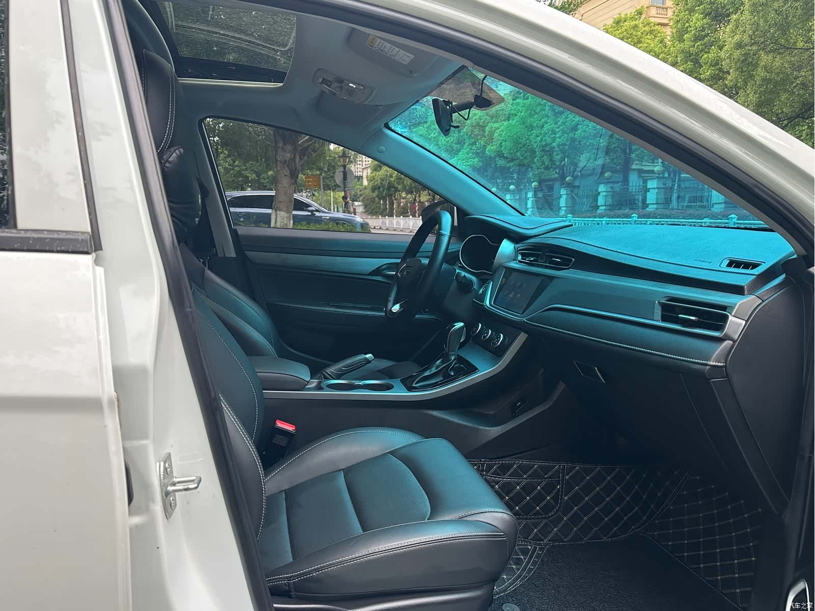 Geely Emgrand, 2022 15