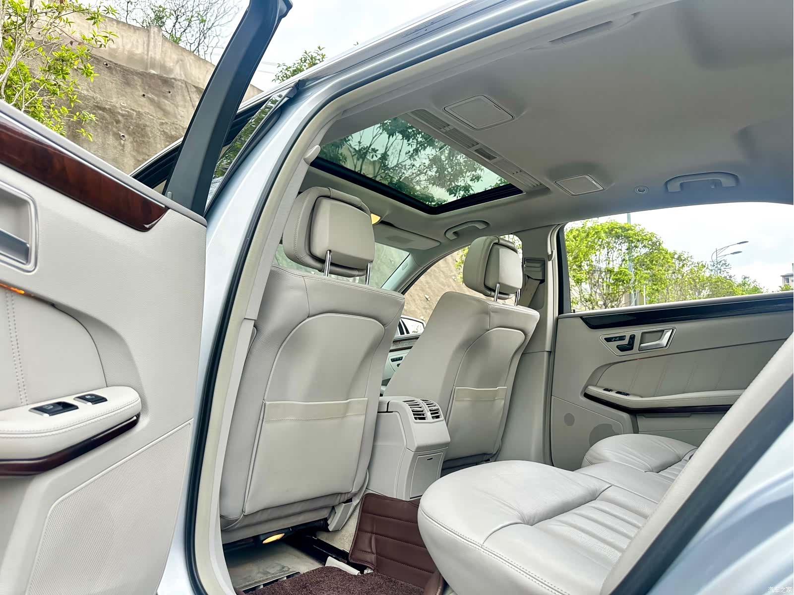 Mercedes-Benz E-Class, 2012 28