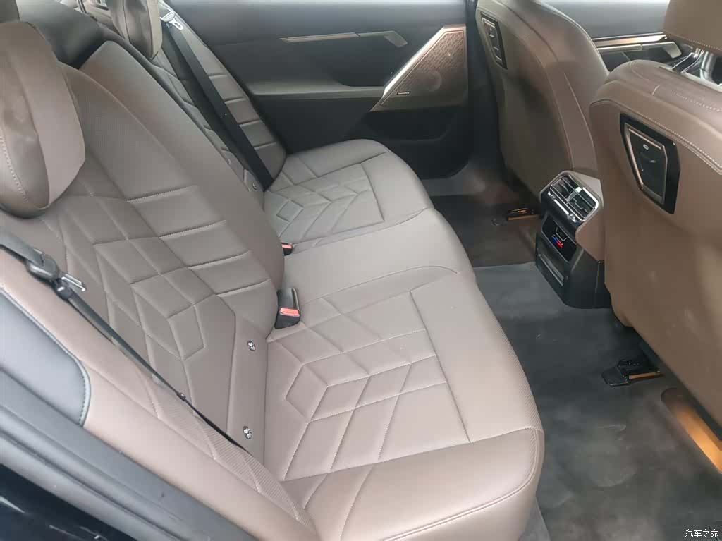 BMW 5 Series, 2025 10