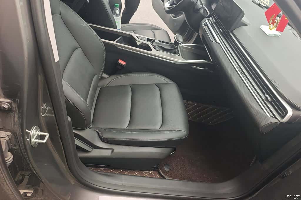 Geely Emgrand, 2023 8