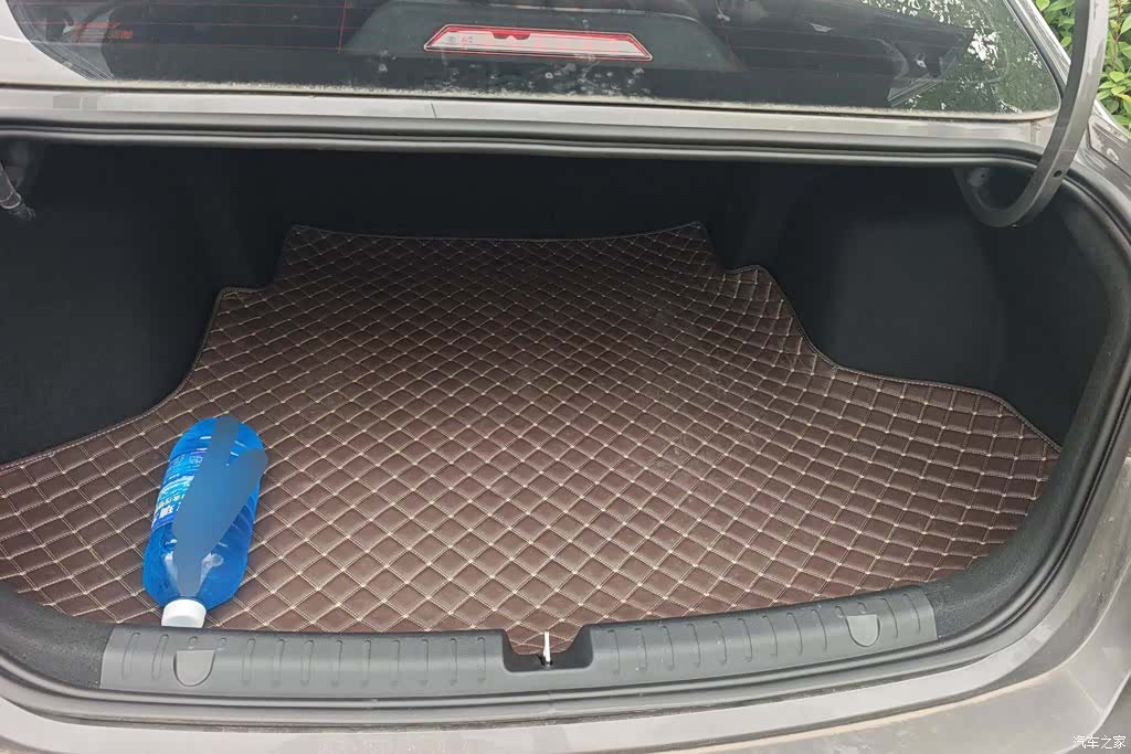 Geely Emgrand, 2023 4