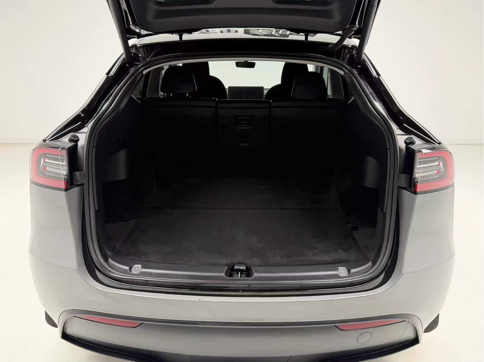 Tesla Model Y, 2023 13
