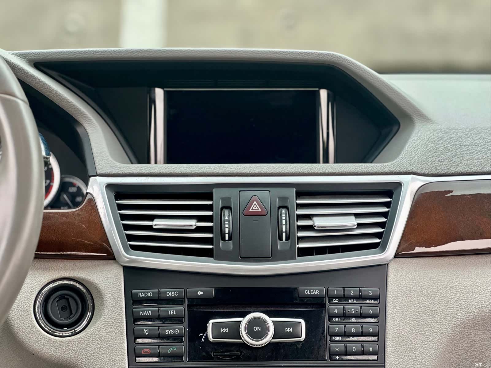 Mercedes-Benz E-Class, 2012 37