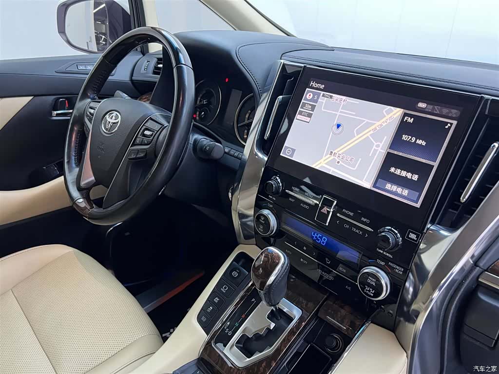 Toyota Alphard, 2022 21