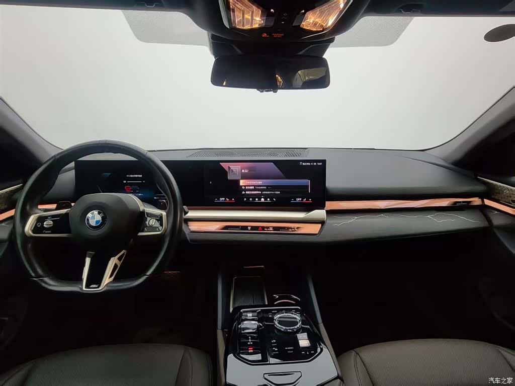 BMW 5 Series, 2025 7