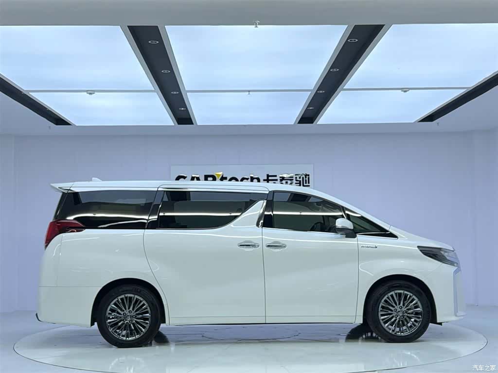 Toyota Alphard, 2022 6