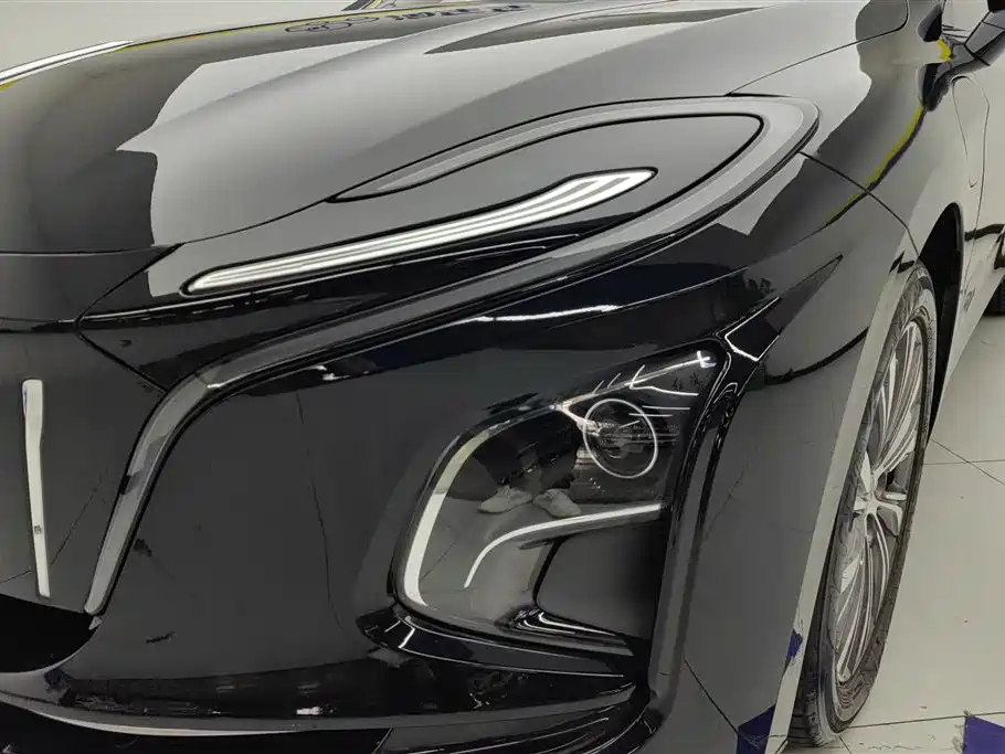 Hongqi E-QM5