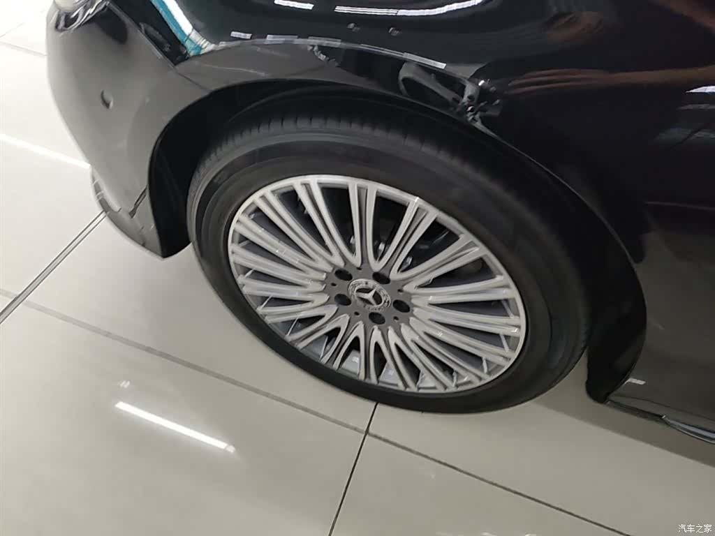 Mercedes-Benz E-Class, 2023 23