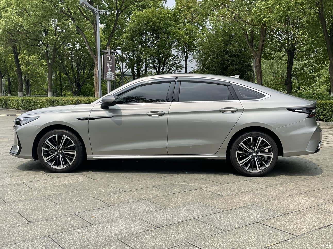 Chery Arrizo 8, 2025 8