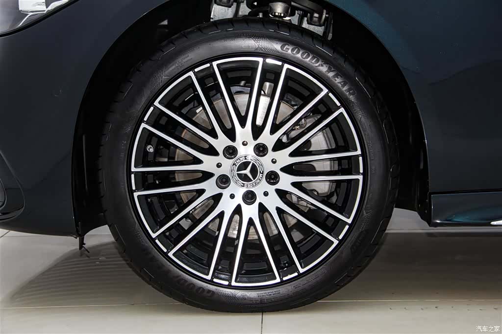 Mercedes-Benz C-Class, 2025 12