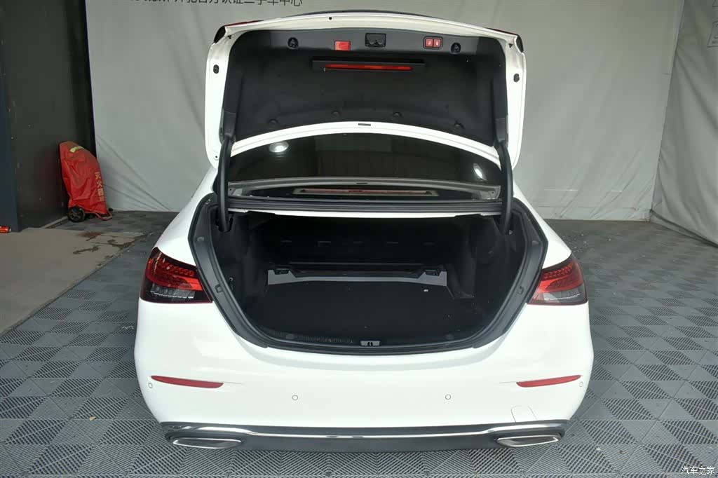 Mercedes-Benz E-Class, 2022 13