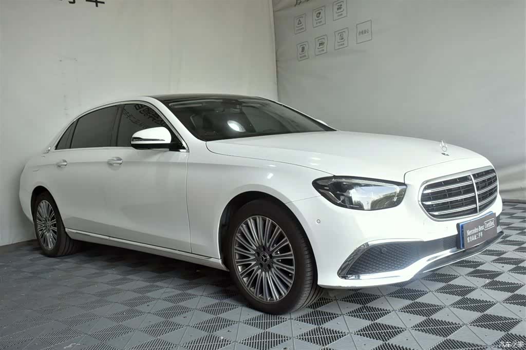 Mercedes-Benz E-Class, 2022 3