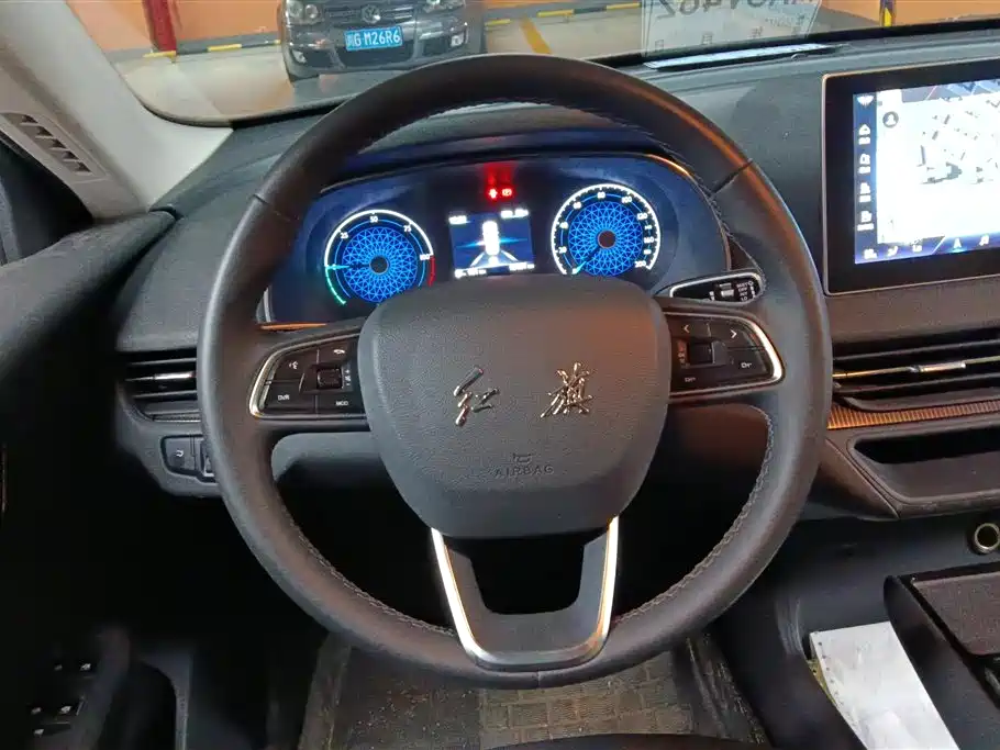 Hongqi E-QM5