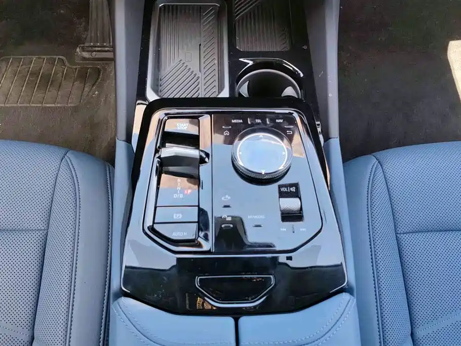 BMW i5