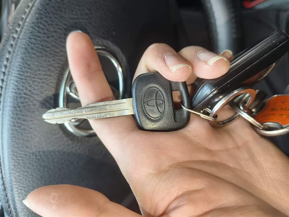 Toyota YARiS L to enjoy