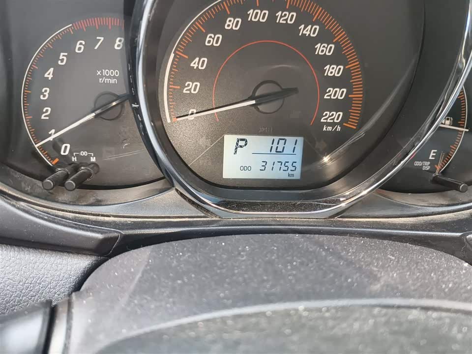 Toyota YARiS L to enjoy