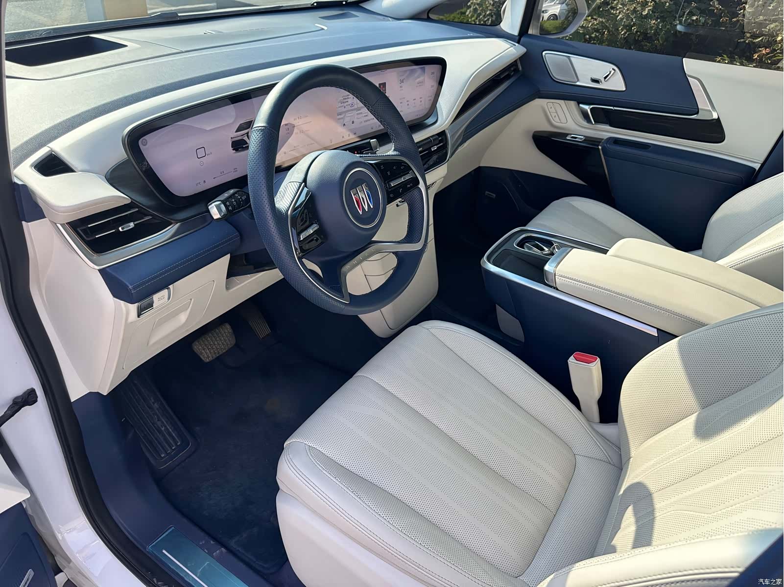 Buick Century, 2023 4