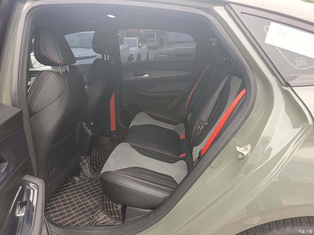 Geely Binray, 2022 17