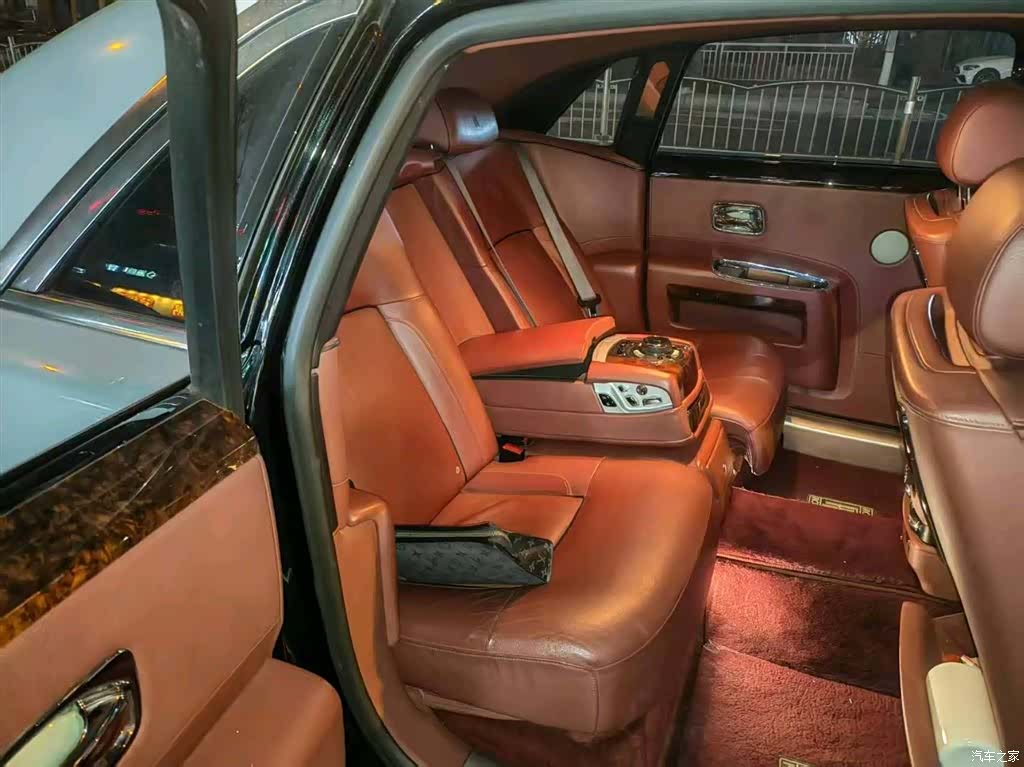 Rolls-Royce Ghost, 2015 8