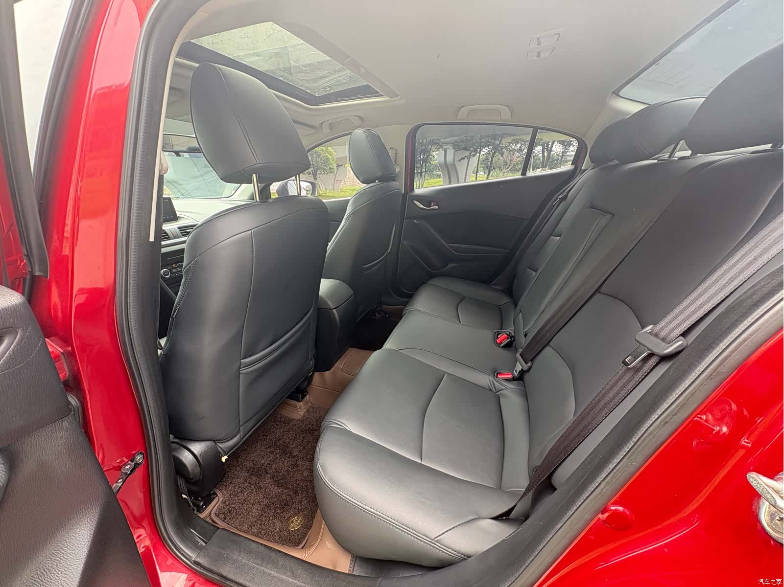 Mazda Mazda3, 2015 13
