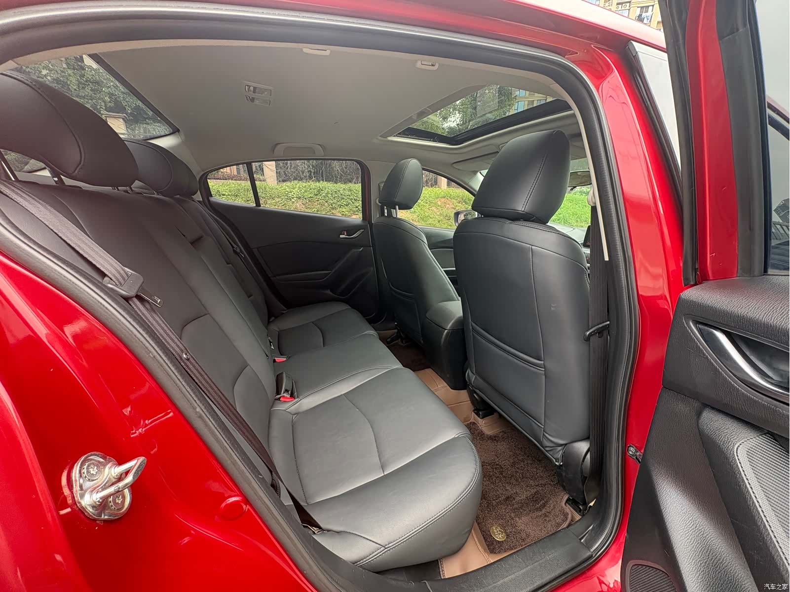 Mazda Mazda3, 2015 15