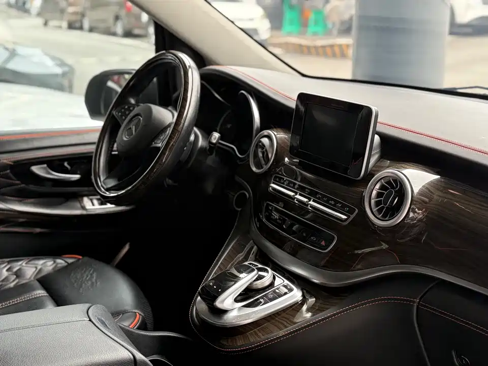 Mercedes-Benz V-class